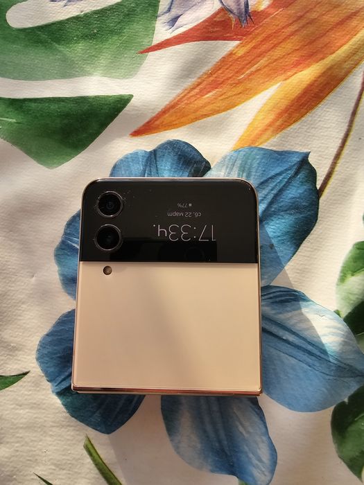 Samsung Galaxy Z Flip 4 256 GB / 8 GB Ram