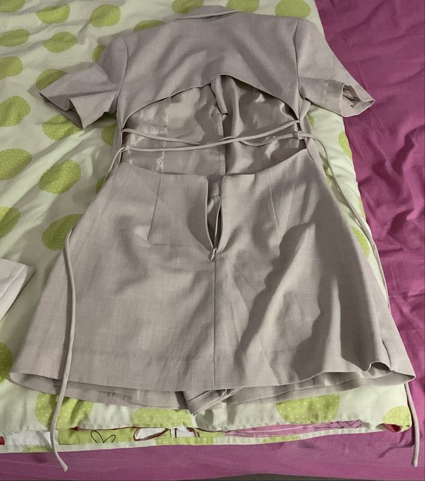 Salopetă elegantă damă bej cu sacou integrat