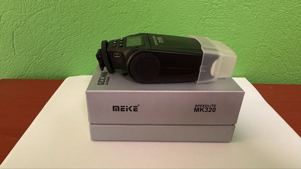 Blitz Meike Speedtlite MK320 pentru Sony