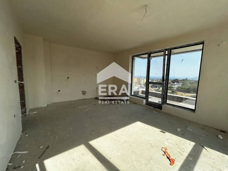 Двустаен, ексклузивен, югозападен апартамент за продажба, с морска пан