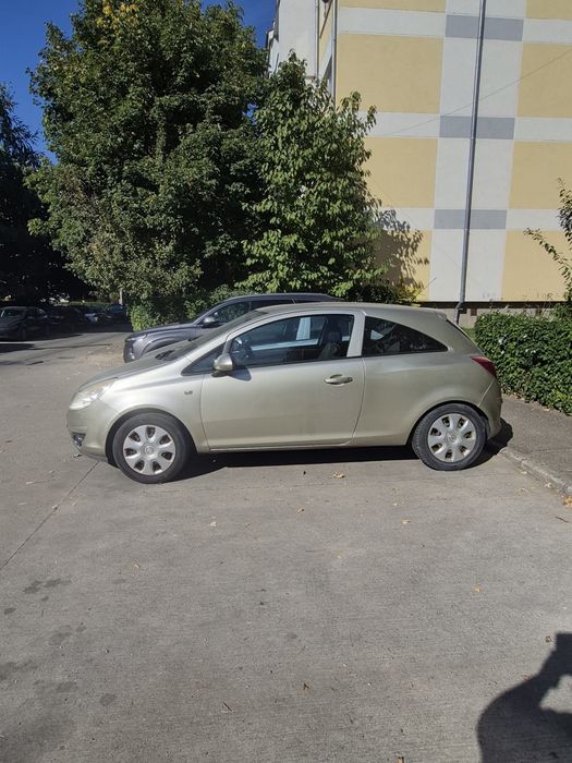 Vand opel corsa 2010 1.2 benzina