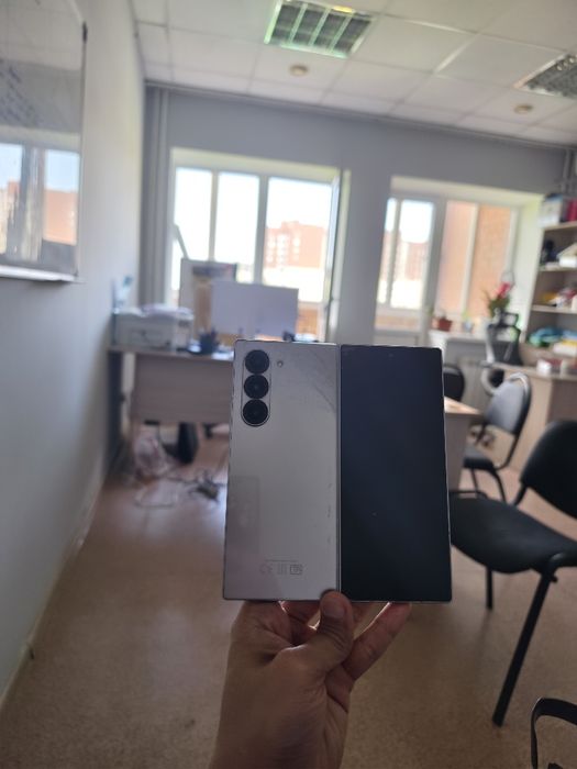 Срочно продам z fold 6 Samsung
