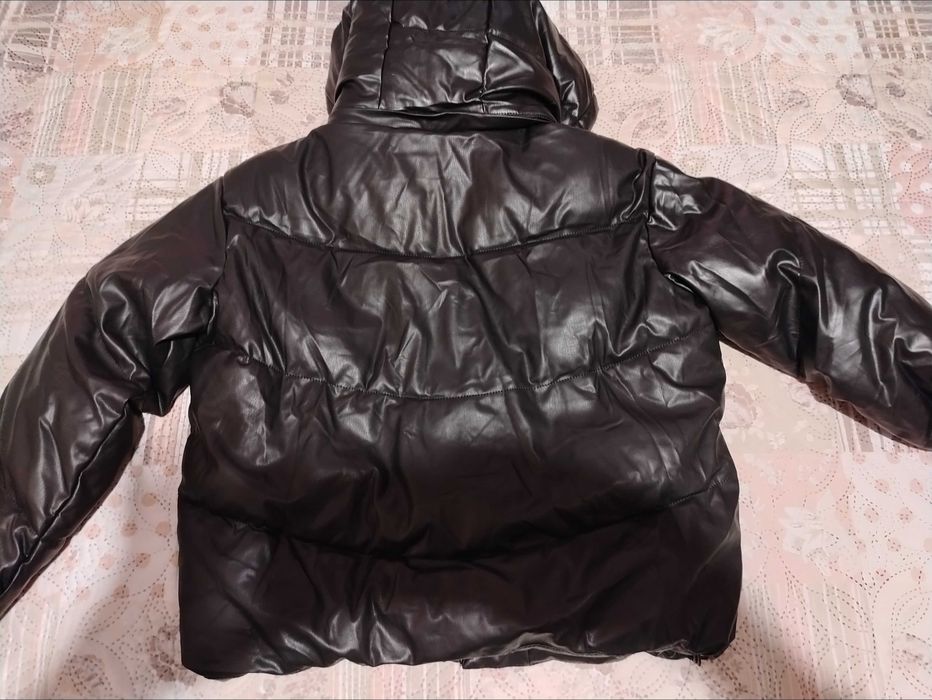 Дамско кожено яке М размер
