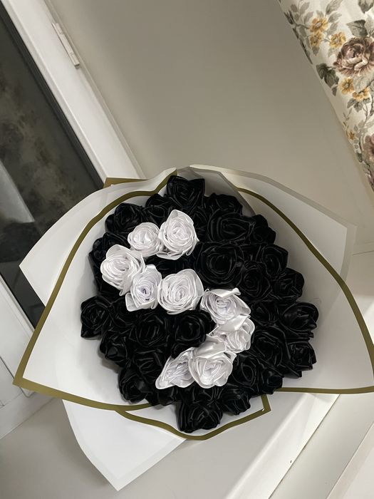 Розы из атласных лент