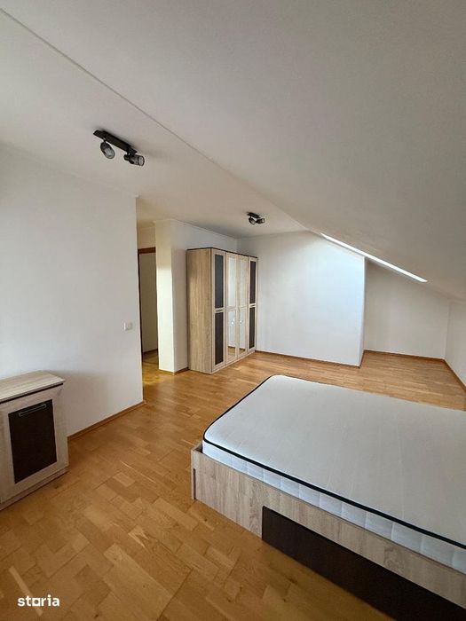 De vanzare Apartament 4 camere cu scara interioara zona Cetate-Piata.
