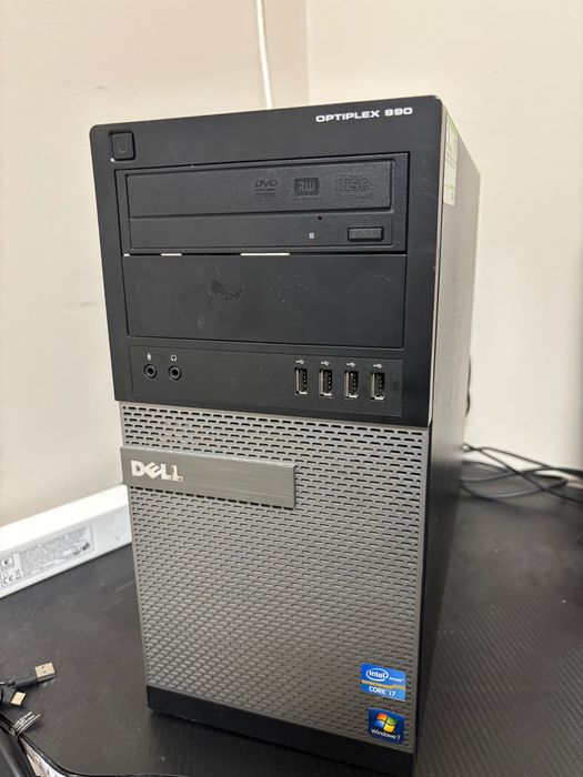 монитор и компютър