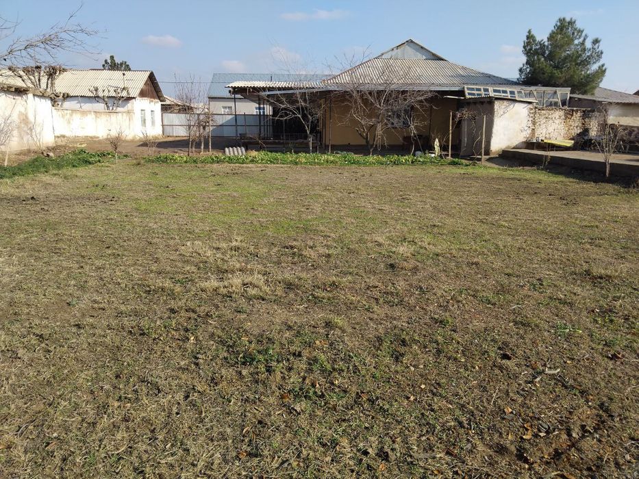 Uy sotiladi 15 sotix