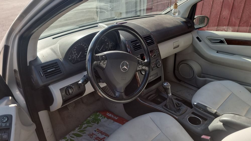 Vând Mercedes A170