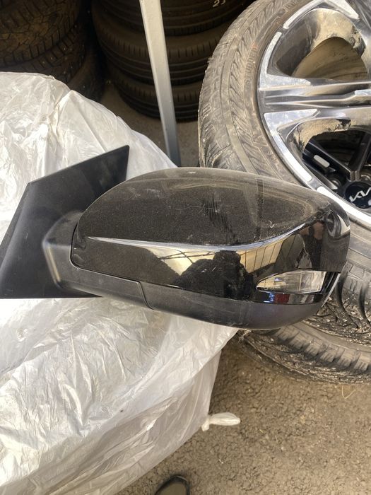 Продам левое боковое зеркала