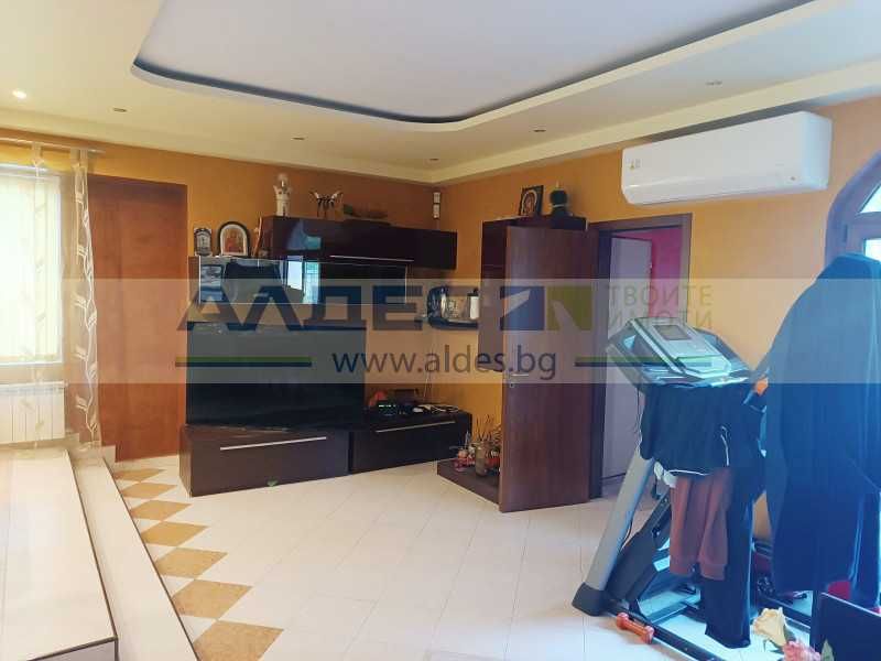 Дава се под наем Къща в Божурище - 250 кв.м за 1000 € - Снимка #2