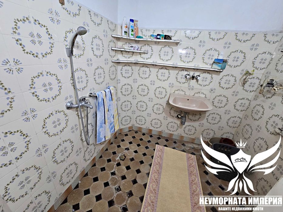 Продавам четиристаен апартамент 94кв. 1ет. гр.Асеновград, кв.Изток