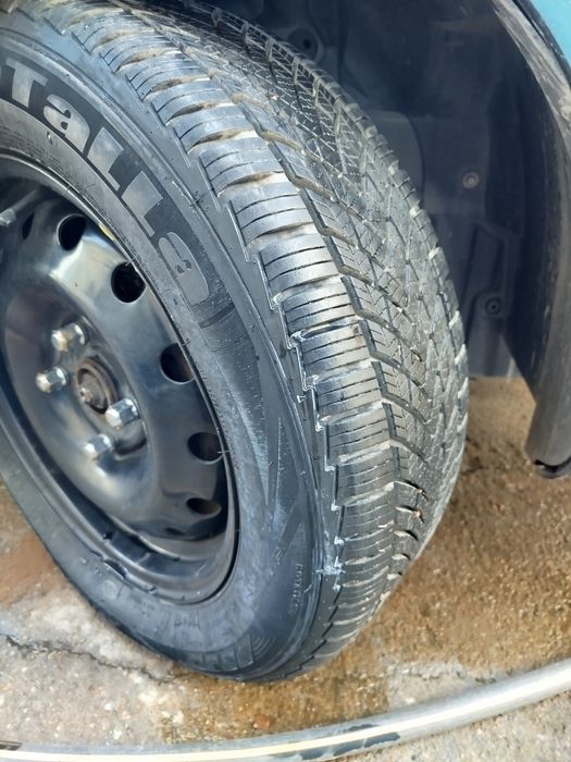 Диска с шинами продается ещё новый.диски в отличном состояние