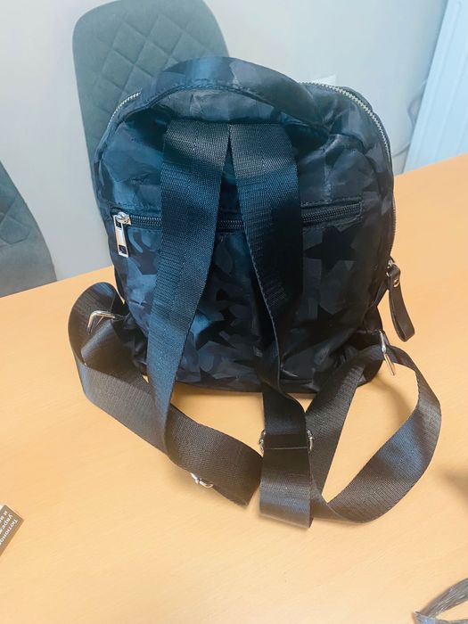 Малка черна раница