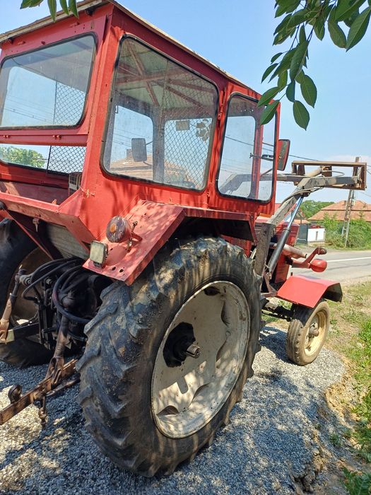 Tractor U650 cu încarcator frontal