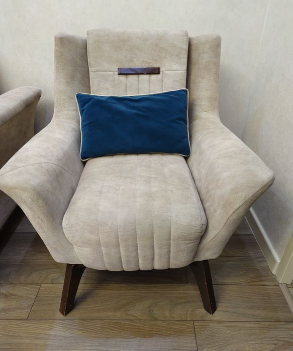 Диван с двумя креслами