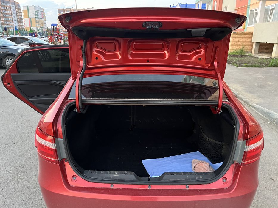 Продам Весту 2020