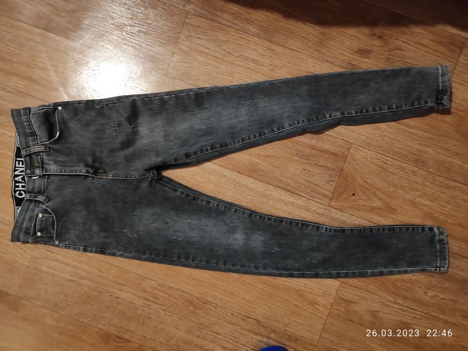 Продам джинсы 25 р