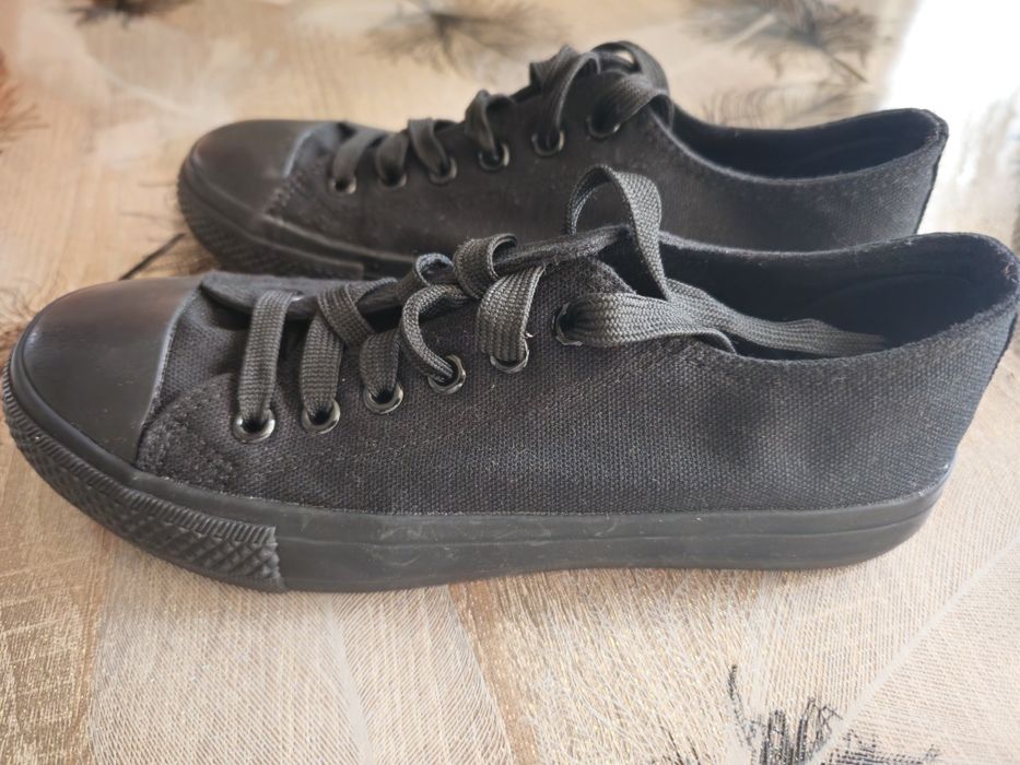 Продавам гуменки  SINSAY  н.37