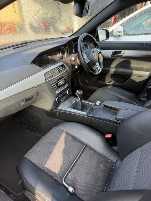 Dezmembrez  vand Mercedes C220 cdi