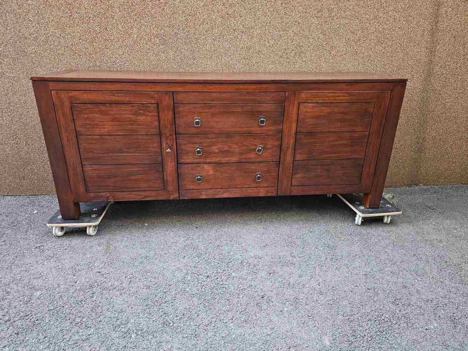 Контрабюфет изработен изцяло от масив