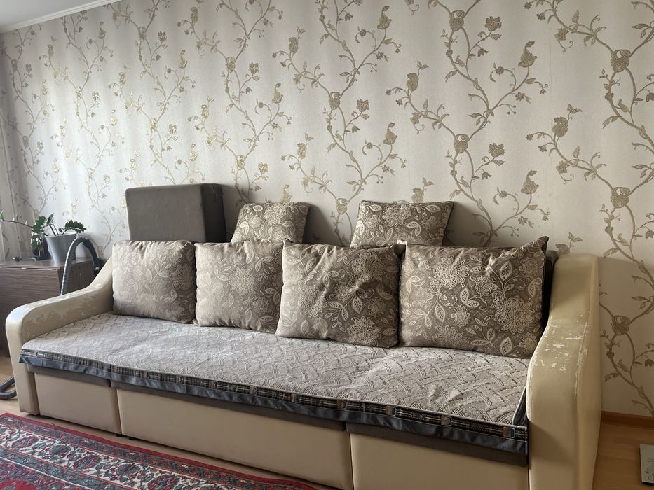 Продам диван б/у очень хорошего качества.,.