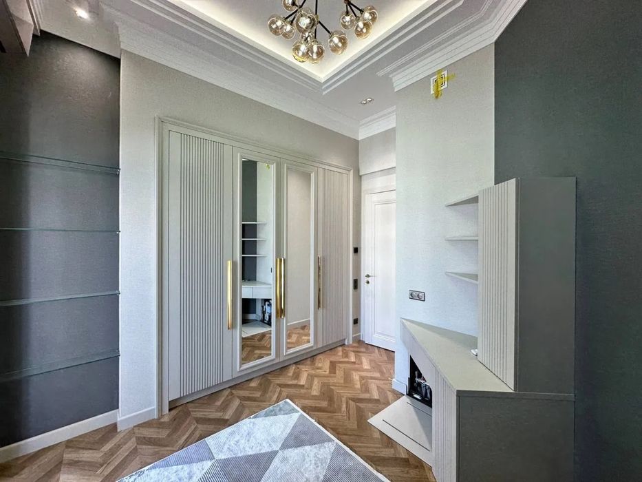 Жк Казахстан-Сдается новая 3-х комнатная в элит комплексе!