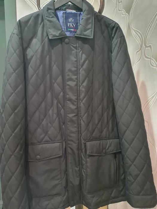 Срочно продаётся вещий для мальчиков.