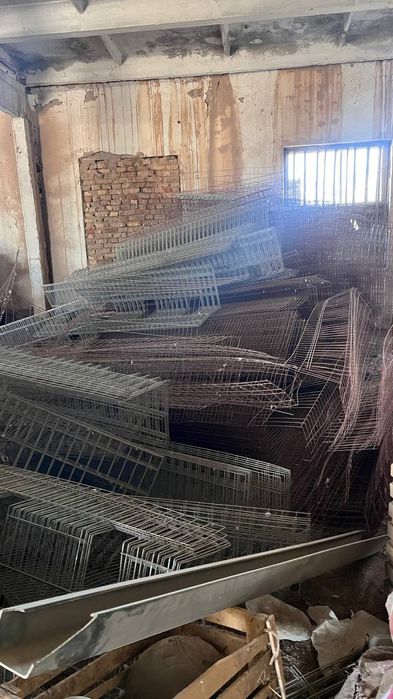 Товуқ боқиш учун клеткалар бор