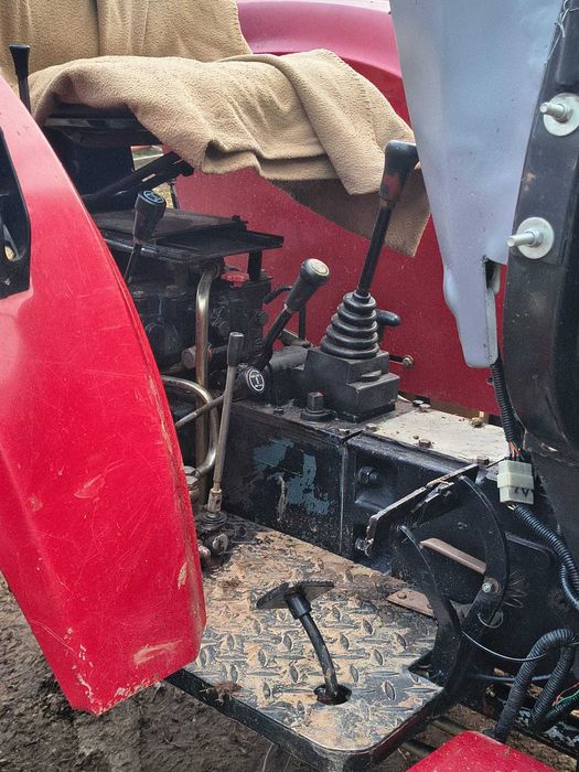 Vând tractor  40 cai