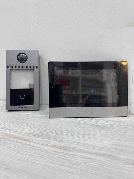 Домофон комплект Hikvision DS-KIS604-P (C)