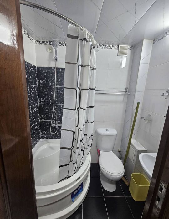 Квартира на ЦУМ -110 школа 1*2/4/4 общ пл 36м  с обстановкой