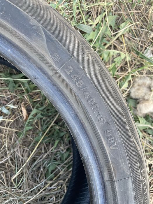 Две шины зимние 245/40/19 245/40R19