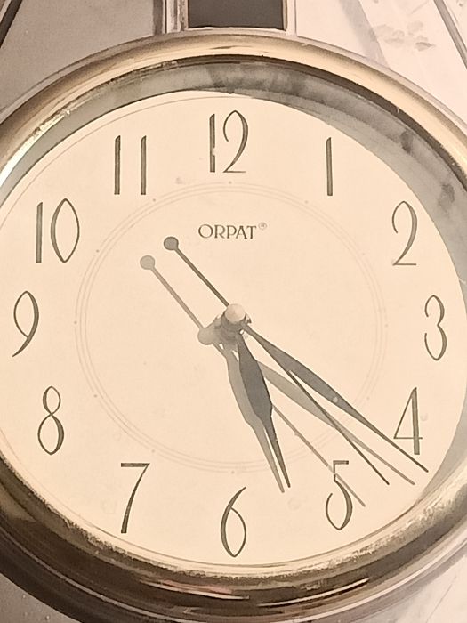 Часы на батарейке. И ручные