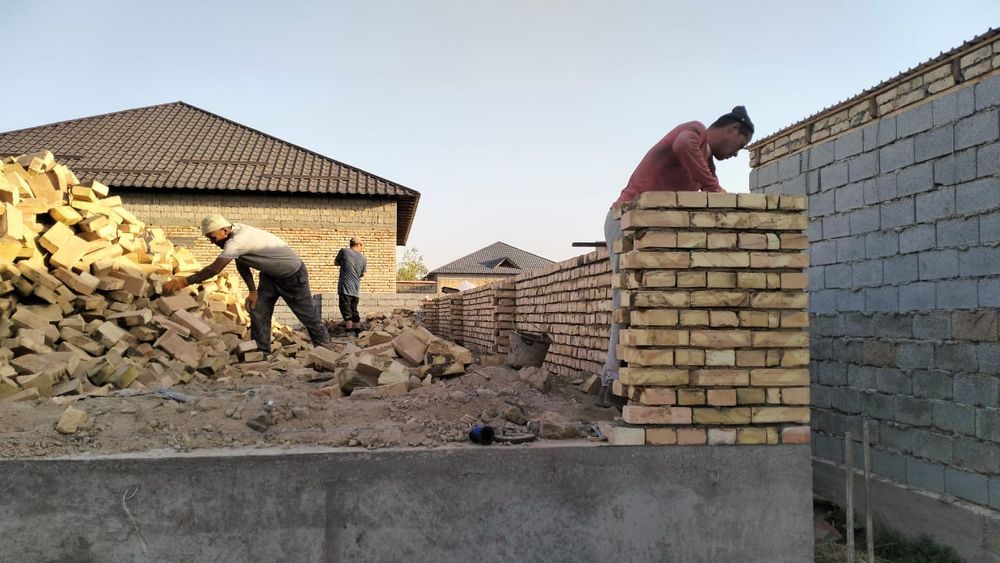 Строительны  бригада бар