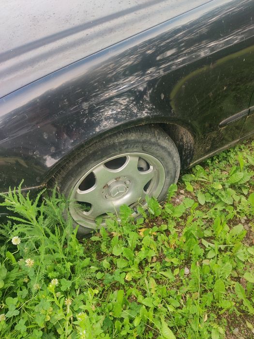 Mercedes Benz e 220