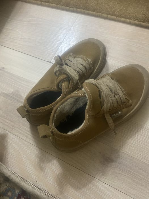 Кроссовки для девочки утепленные