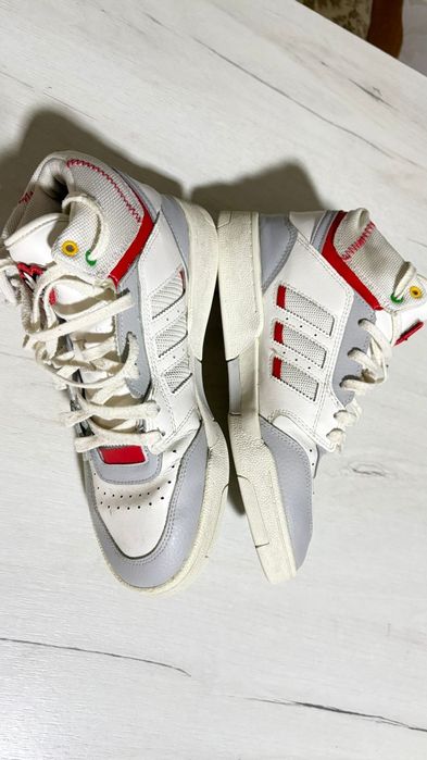 Bascheți Adidas mărimea 39 1/3