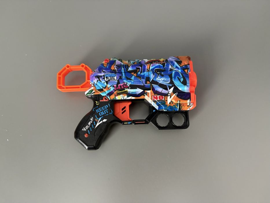 Игрушечный пистолет