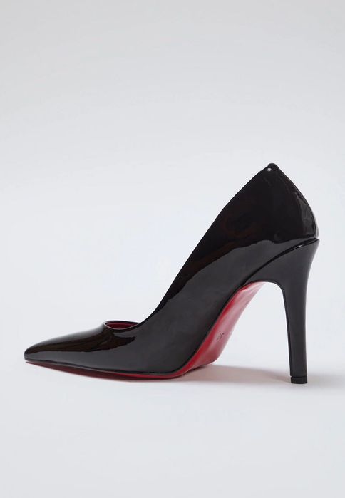 Дамски лачени токчета със заострен връх