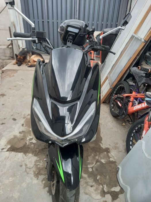 Скутер Макси BENNALI 200