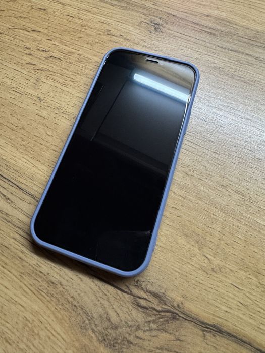 айфон 12 в отличном состоянии работает