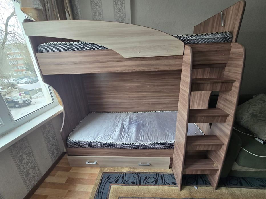 Продается детский двухяростный кровать