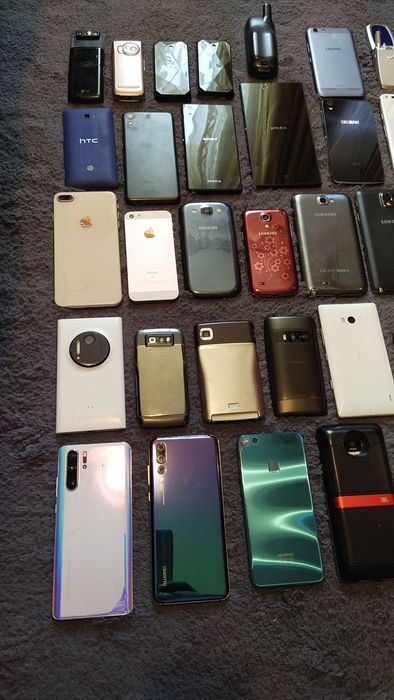 Vând lot de telefoane, la pachet promo,din colecția personală