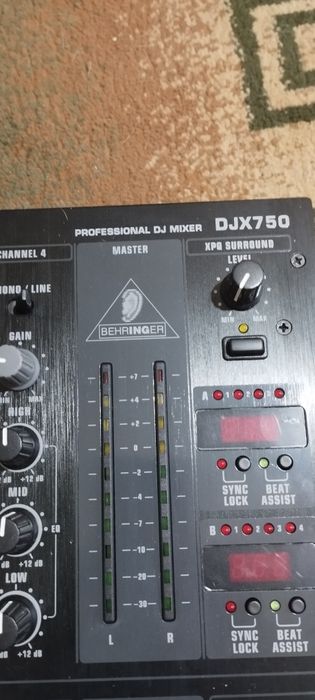 Продам микшер BEHRINGER