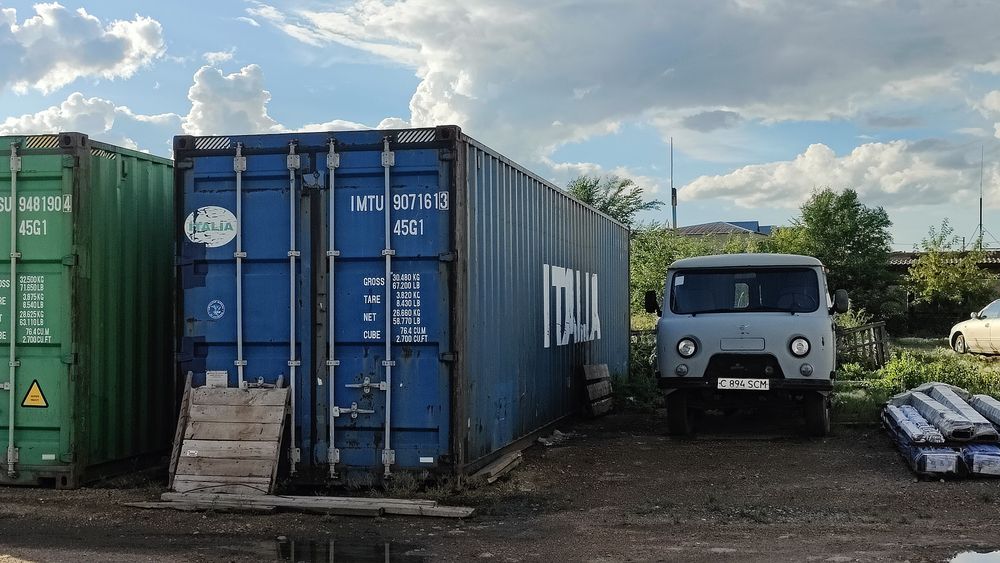 Продам два контейнера 40 футовых