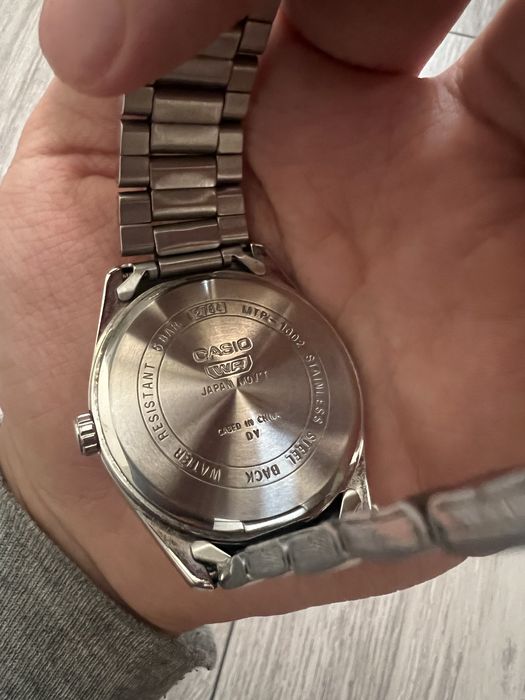 Продам кварцевые часы casio