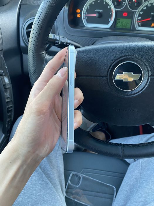Продам Айфон 15 128gb 80%