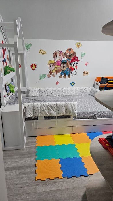 Pat căsuță Montessori 120x200 lemn natural + noptieră + depozitare + Saltea