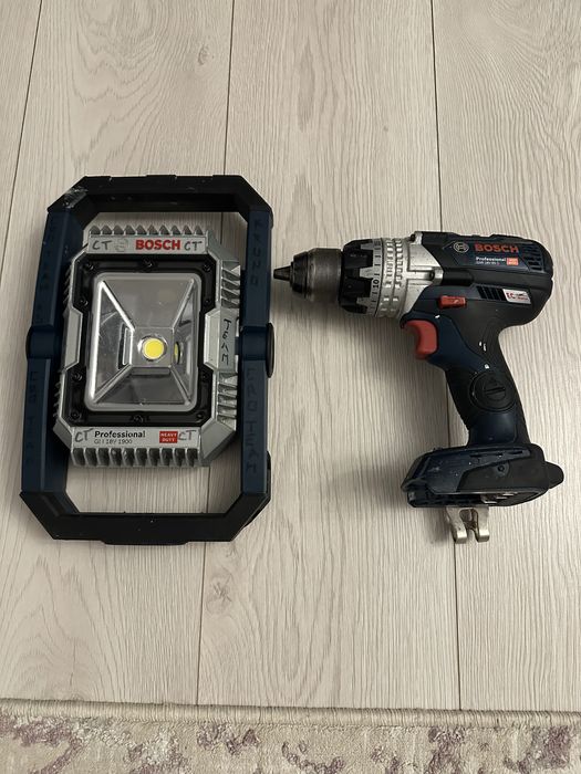 Set profesional Bosch - bormasina plus Lampa