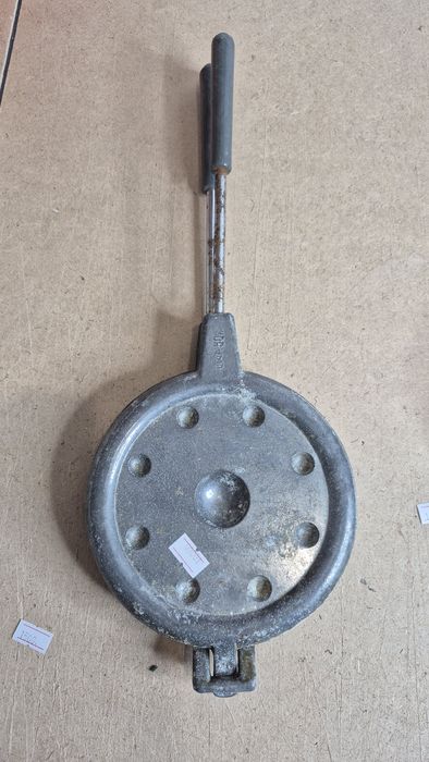 Орешницы, вафельницы, формы для леденцов.